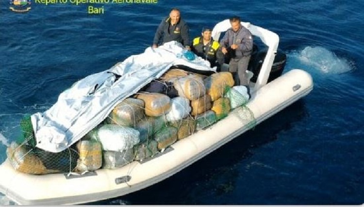 2.5 tonë drogë në Itali, Policia e Shtetit: Kanabisi u hodh në det, gomonia iku drejt Malit të Zi