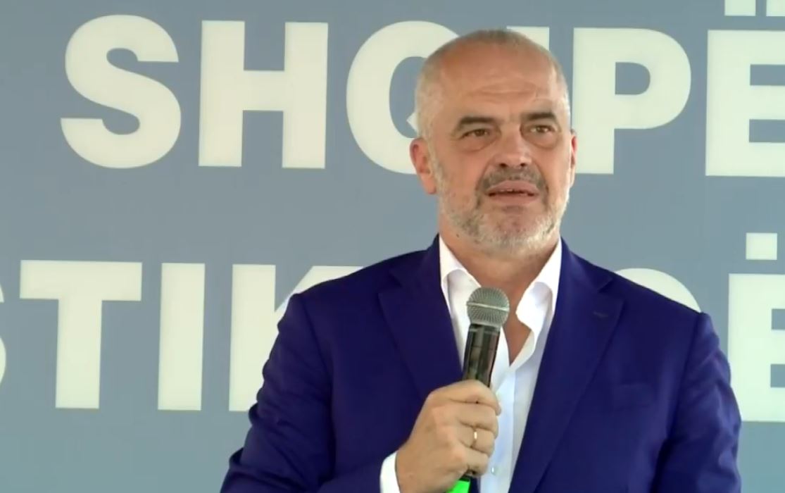 Rama në Durrës tregon historinë me turistin politik në Shqipëri: Donte roje me pushkë e makinë të blinduar