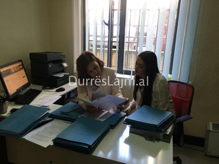 Viktimë e dhunës së bashkëshortit, 33-vjeçarja nga Durrësi divorcohet me ndihmën e QNL-së