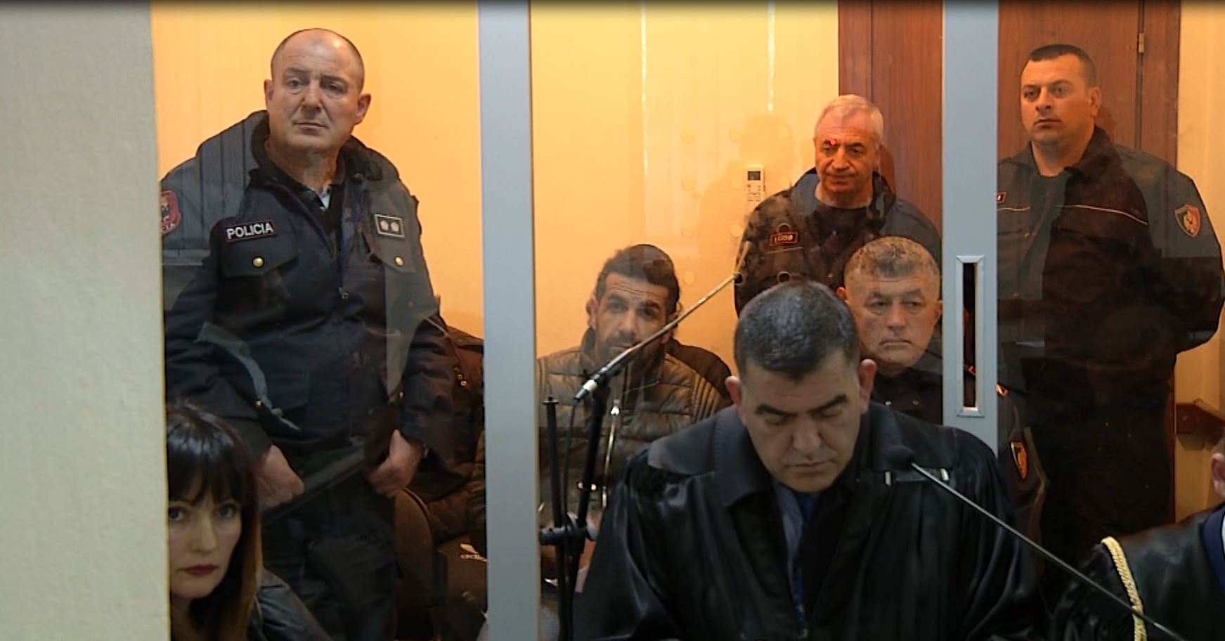 Akuzohet për vrasjen e Devi Kasmit, ish-polici grek debaton me oficerin gjyqësor