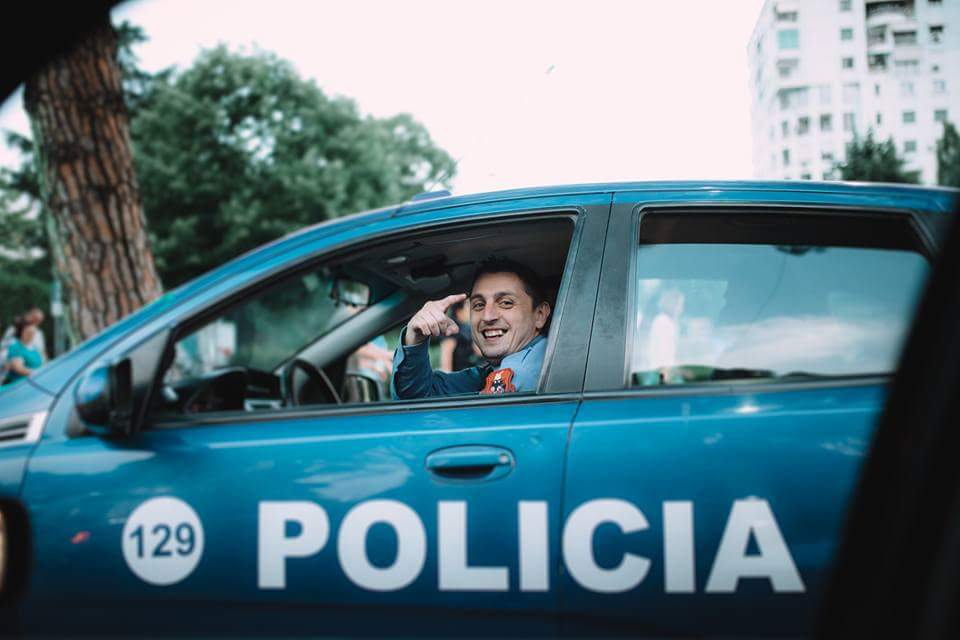 Zbardhen përgjimet mes efektivit dhe hajdutit: Për ato makinat b***, ça ke bërë andej nga Kavaja