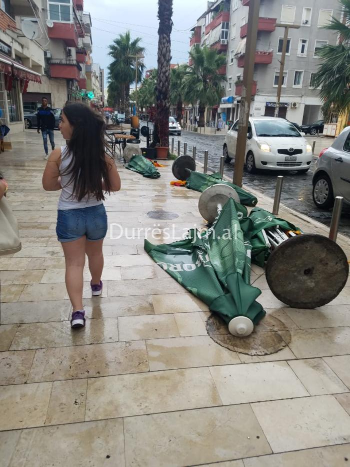 Pasojat e stuhisë verore në Durrës (FOTO)