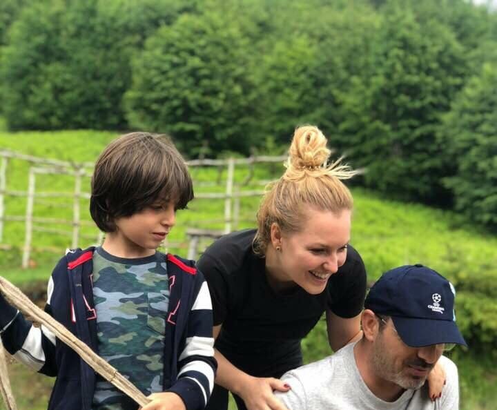 Saimir Tahiri në liri, e shoqja poston foto: Jo thjesht nga ne të tre!