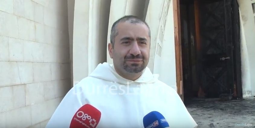 Djegia e Kishës në Durrës, famulltari: Akt vandal, nuk pengon në misionin tonë (VIDEO)