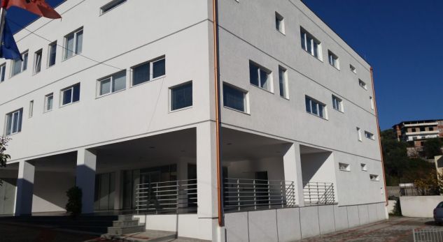 AKU sekuestron magazinën, por vijon prodhimi në të!