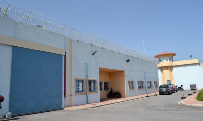 Shqiptari tenton të arratiset nga burgu grek