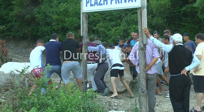 VIDEO/ Rruga drejt detit me pagesë, banorët e Ishmit në protestë: Zhbllokojeni sot ose…