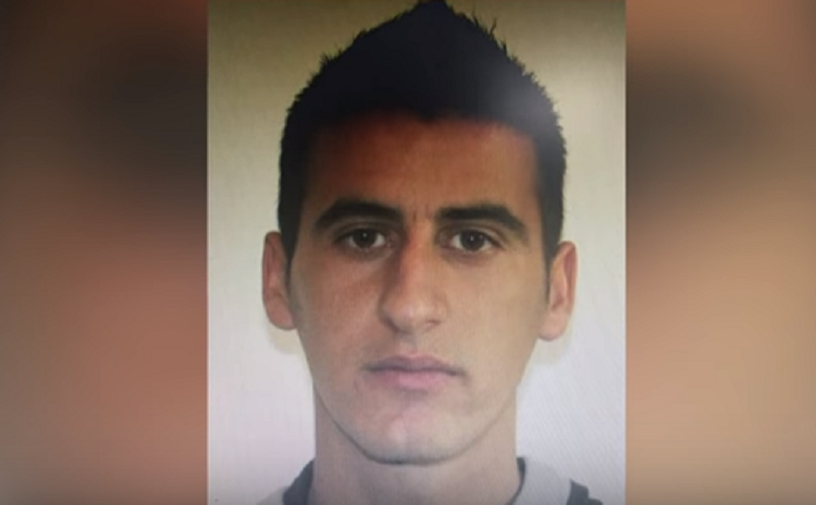 Plagosi me thikë prindërit, Gjykata e Durrësit merr vendimin: Nuk mund ta…