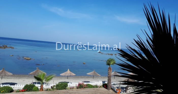 Ku të shkoni këtë fundjavë/ Plazhi i pastër dhe fantastik në Durrës që i ka rezistuar shkatërrimit