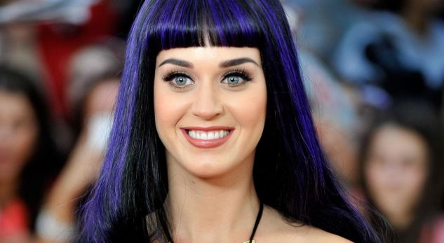 Katy Perry është dhunuar nga një producent?