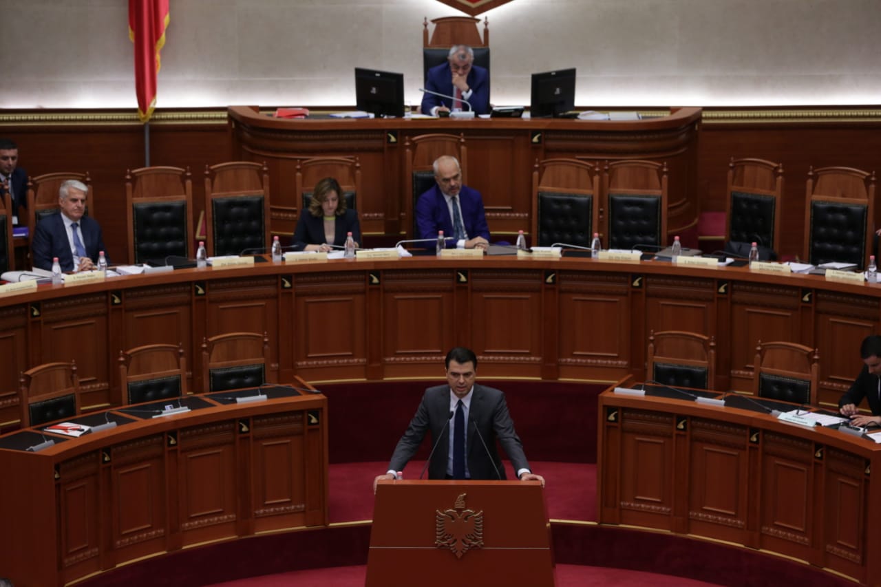 Ruçi i kthehet Bashës: Parlamenti ka rregulla, shtëpia ka tjegulla!