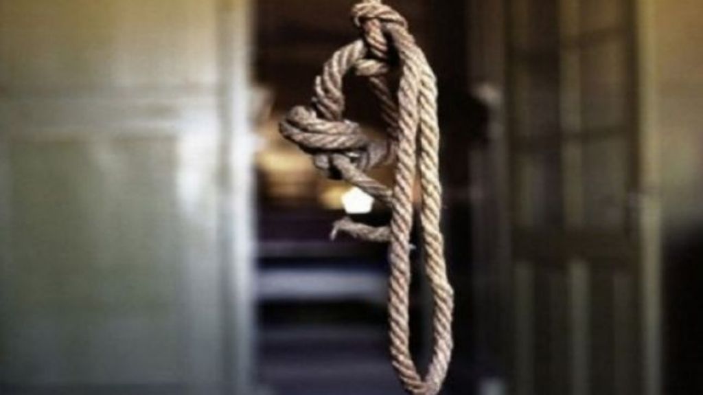 Familjarët gjejnë të vetëvarur në banesë 44-vjeçarin