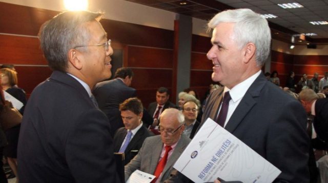 Ambasadori amerikan takim me Fatmir Xhafajn