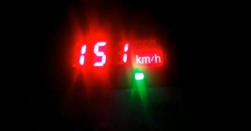 Kontrolle natën në autostradën Tiranë-Durrës, policia “djeg” shoferin (VIDEO)