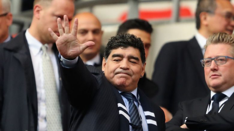 Maradona “sulmon” ish-dhëndrin e tij: Nuk ka fuqi…