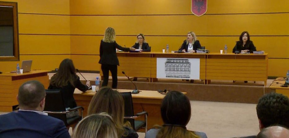 Gjyqtarja Shehu kalon me sukses Vettingun