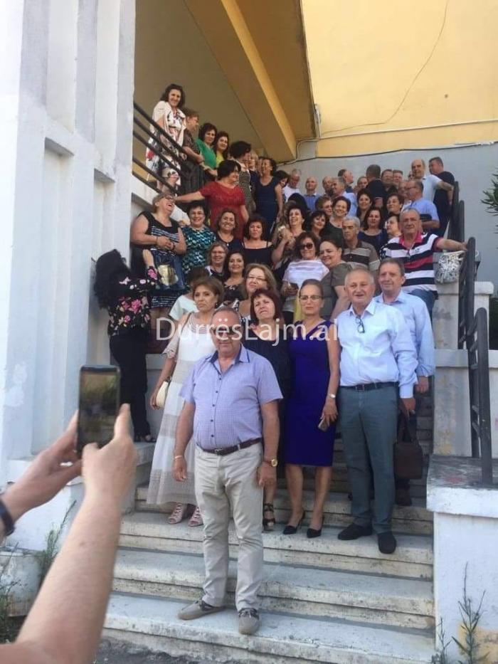 Takim pas 40 viteve i maturantëve të gjimnazit “Gjergj Kastrioti” në Durrës (FOTO)