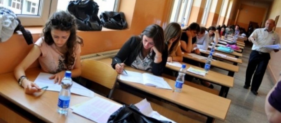 Shkuan me celularë në provimin e Matematikës, u digjet testi 11 maturantëve