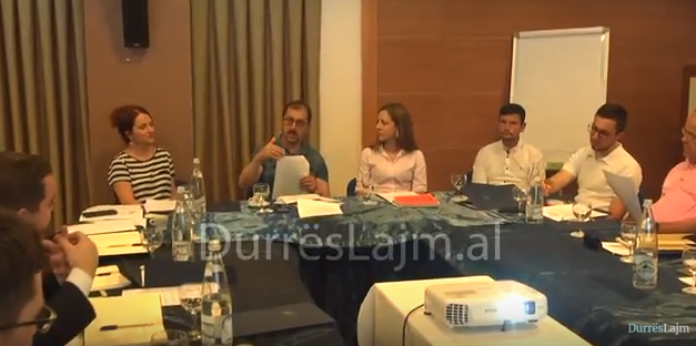 Durrës, takim mbi gazetarinë investigative lokale dhe raportimin e thelluar nga të dhënat e evidencave (VIDEO)