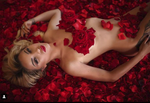 “Gëzuar ditëlindjen trëndafil”, Roza Lati pozon nudo (FOTO+16)