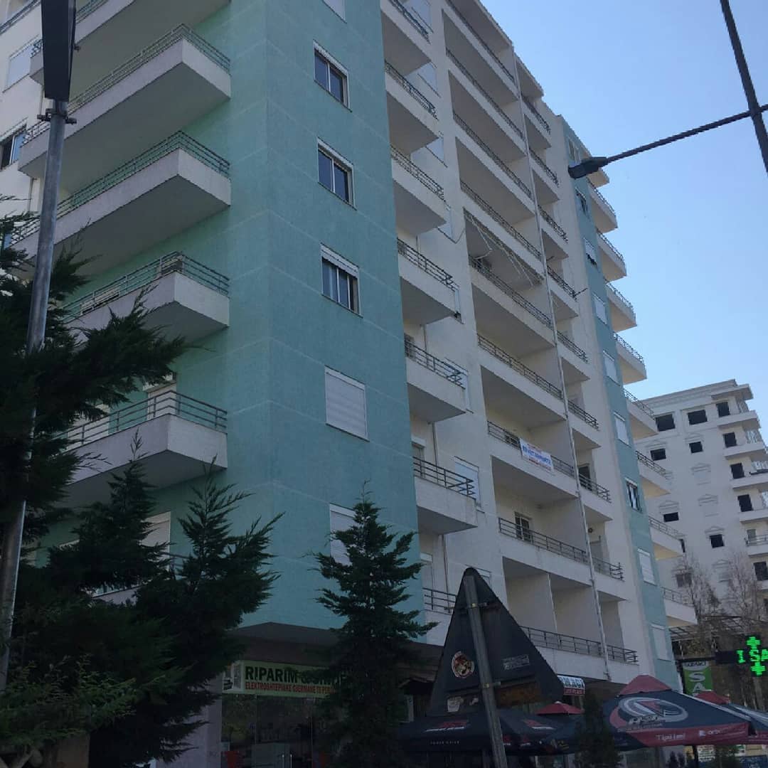 Durrës, i gjithë pallati penalizohet nga hajduti