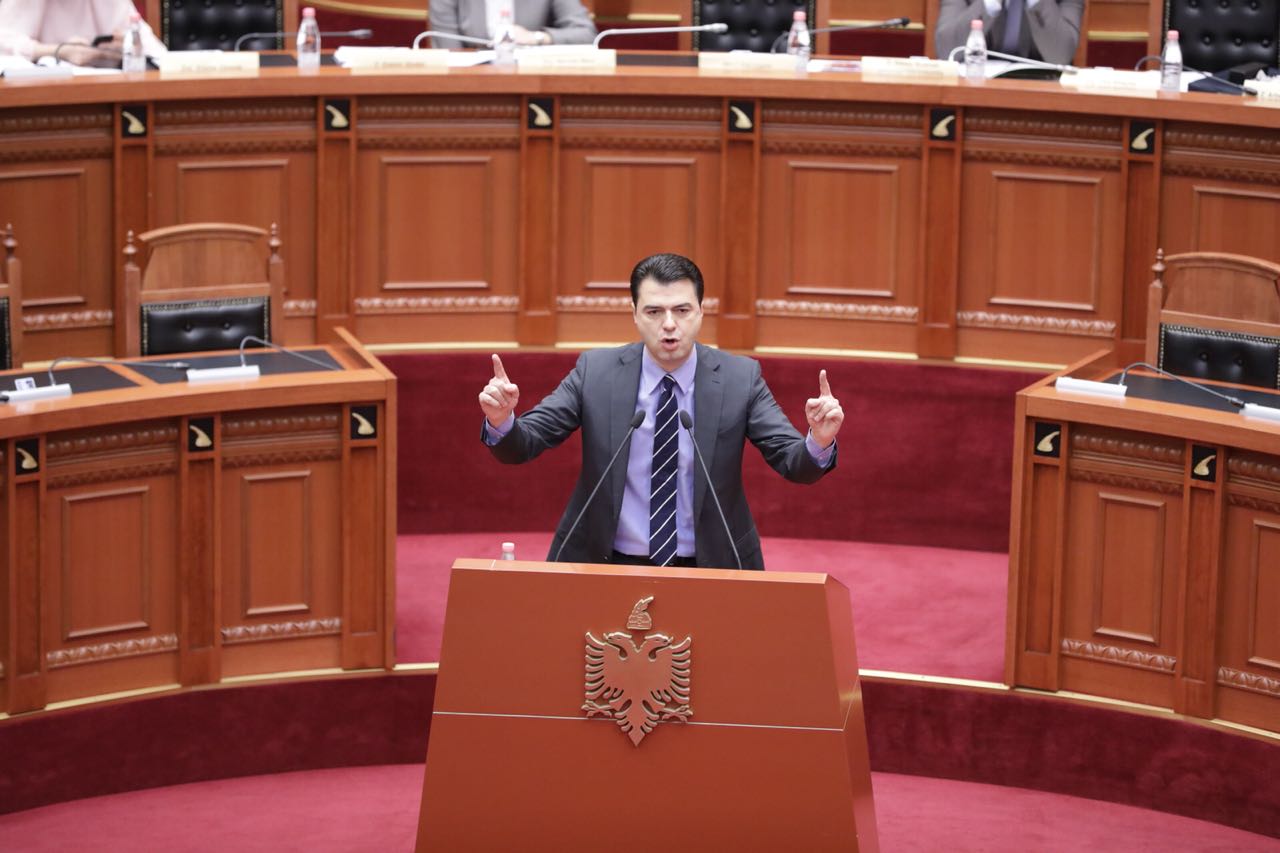 Basha flet për takimin sekret të Ramës me Tahirin: 10 ditë birra e qofte në ballkon