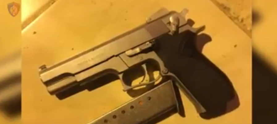 Lëvizte me armë në qytet, pranga të riut (VIDEO)