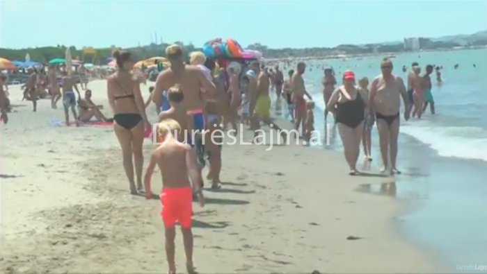 “Nuk na kanë lënë asnjë cm plazh publik!” Banorët ngrenë zërin për të drejtën e tyre (VIDEO)