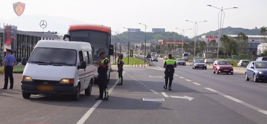 Policia Rrugore ka një njoftim të rëndësishëm për këmbësorët dhe shoferët në autostradën Tiranë-Durrës