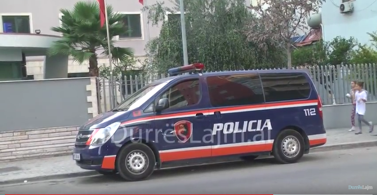 Durrës,  vidhet një lokal dhe një “Benz”