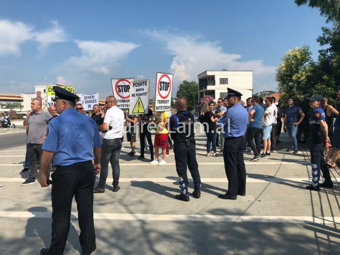 Demokratët në Durrës të painformuar për agjendën e Ramës, mbyllin protestën për t’u rikthyer nesër