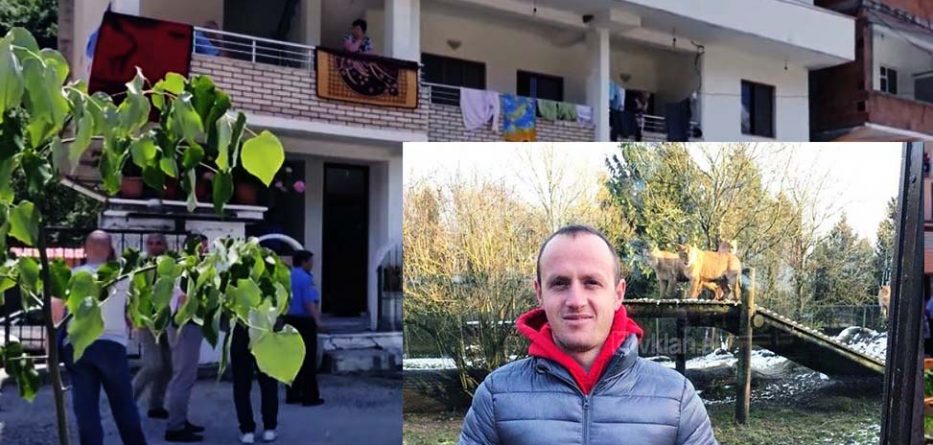 ‘Ky qenka më në rregull se ne’, dyshohet se i riu që vrau prindërit po mashtron policinë