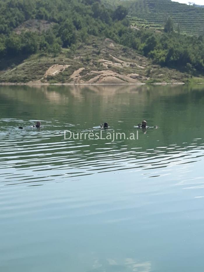 Mbytet iraniani në rezervuarin në Durrës, polumbarët në kërkim për trupin