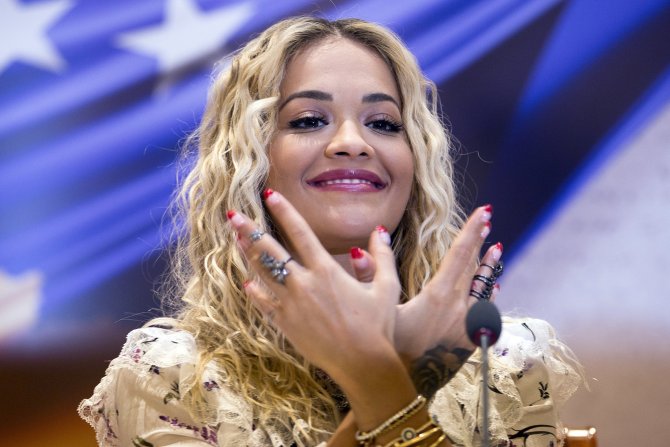 Rita Ora krenare me Granit Xhakën dhe Xherdan Shaqirin, publikon 2 momentet pikante (FOTO)