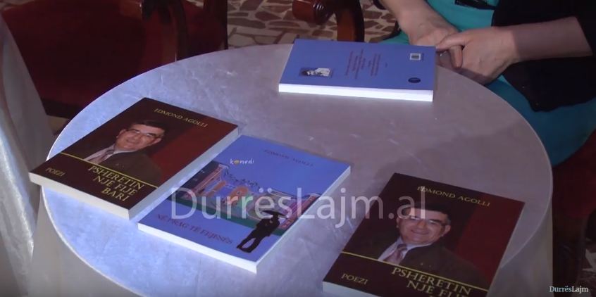 Durrës, promovohen dy librat e aktorit Edmond Agolli (VIDEO)