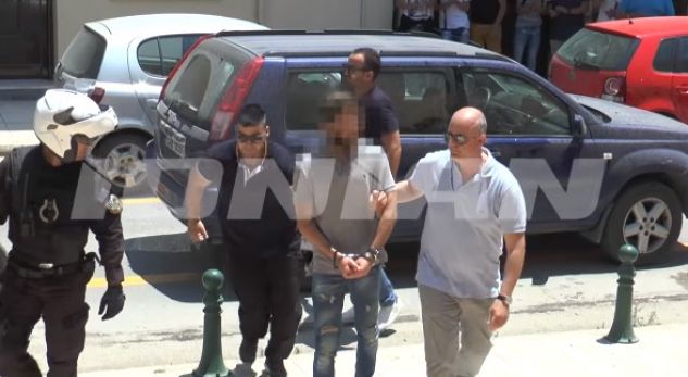 Vrau të atin, 26-vjeçari shqiptar pritet me duartrokitje në gjykatë (VIDEO)