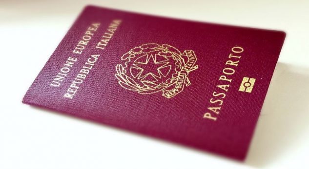 Numri i emigrantëve shqiptarë të “italianizuar” gjithnjë në rritje