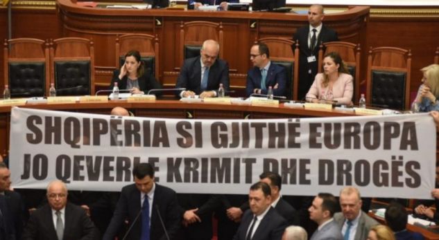 PD do të bllokojë parlamentin nesër, deputeti: Protestat nuk do të ndalen asnjë ditë!