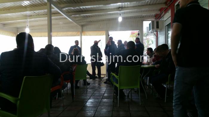 Tre persona konfliktohen me njëri-tjetrin në një lokal në Durrës