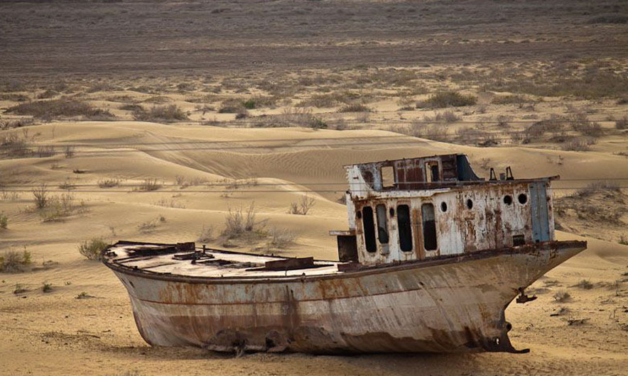 Anije të braktisura në mes të shkretëtirës