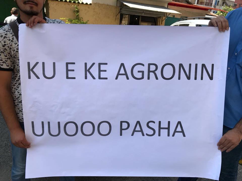 “Ku e ke Agronin, uoo Pasha?” Si e pritën ministrin Xhafaj në shkollën e mesme