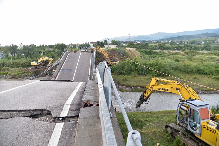 U shkatërrua gjatë përmbytjeve, fillon puna për rindërtimin e Urës së Drojës
