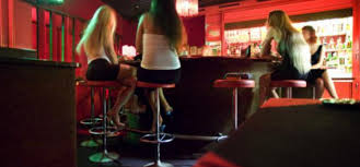 3000 lekë për një natë seksi në lokalet e Durrësit, investigimi zbulon vendet e qejfit! (VIDEO)