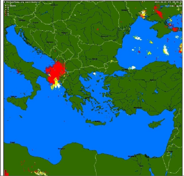 25 000 vetëtima “shkundën” Shqipërinë për 8 orë gjatë stuhisë