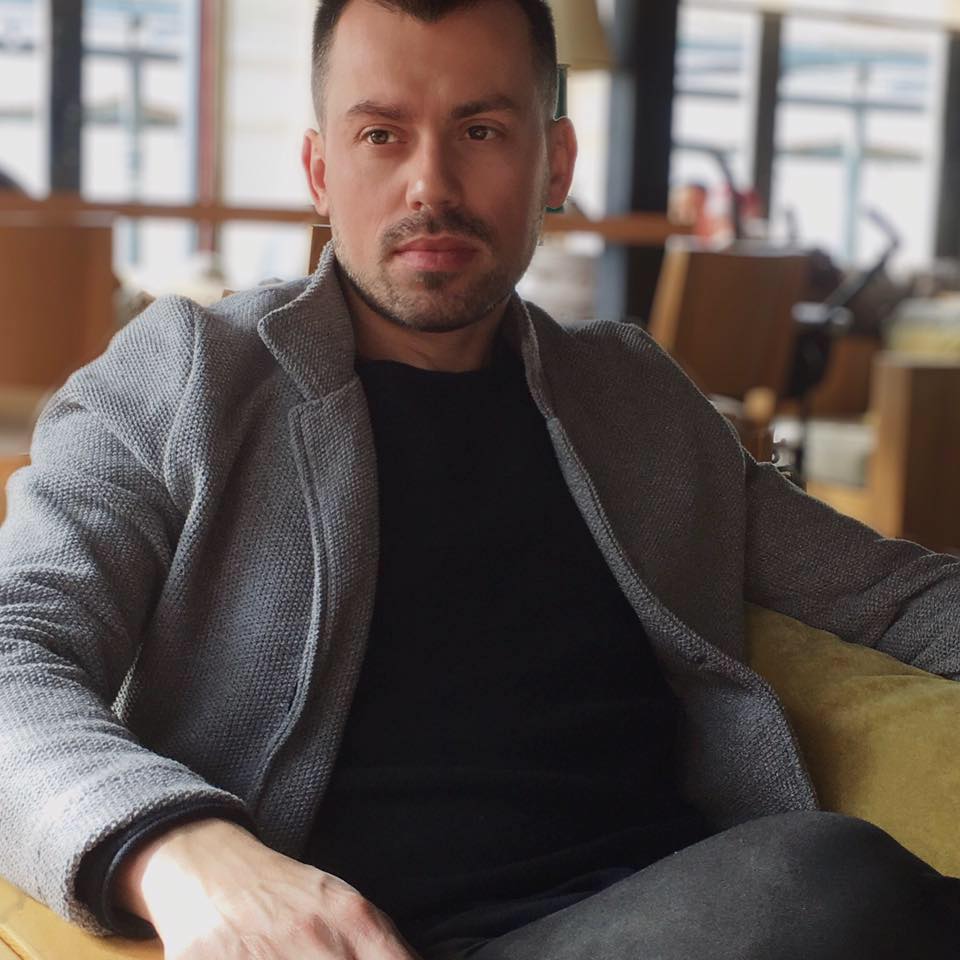 Gazetari i “TOP”-it tregon tmerrin në diskon në Dhërmi: Mu duk vetja si në luftë, truprojat ikën të parët