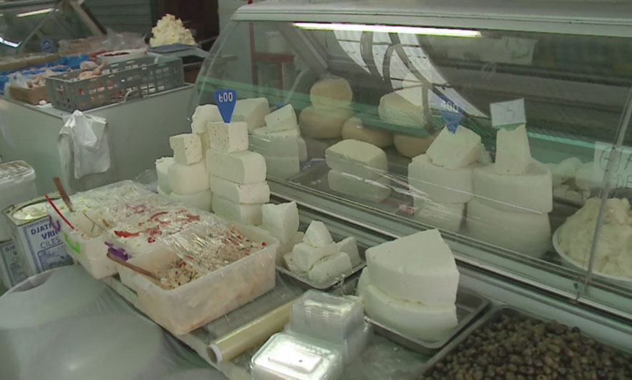 Mashtrimi me djathin, në vend të qumështit prodhuesit hedhin&#8230;