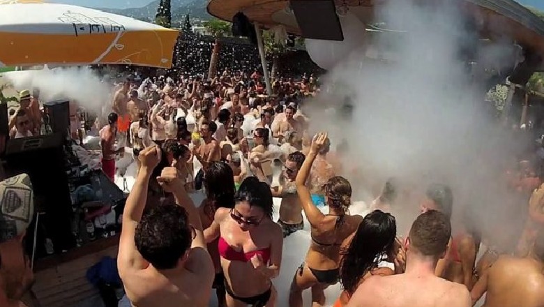 Përplasje me armë në club-in në Dhërmi