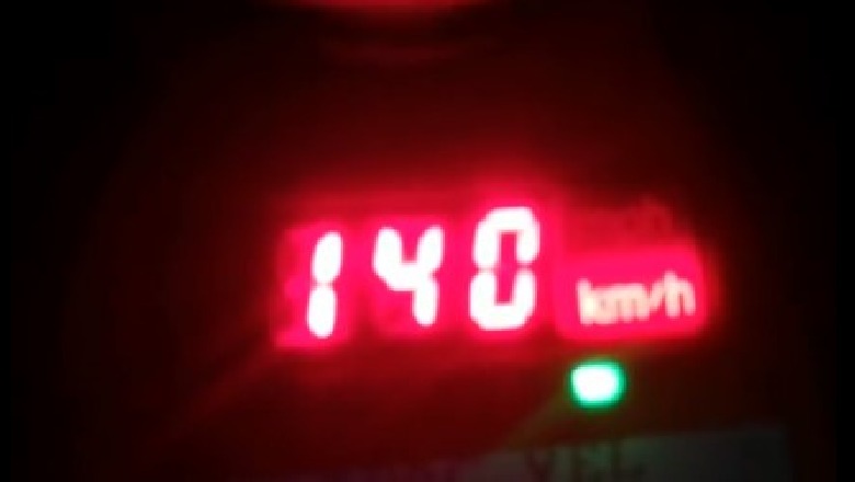 I dehur dhe me 140 km/h në autostradën Tiranë-Durrës, policia nxjerr pamjet e ndalimit të shoferit