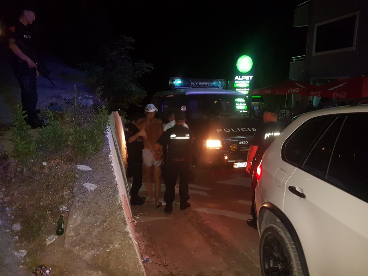 Policia në ndjekje të “BMW X5”-s me 4 djem të rinj, arreston 21-vjeçarin me TT