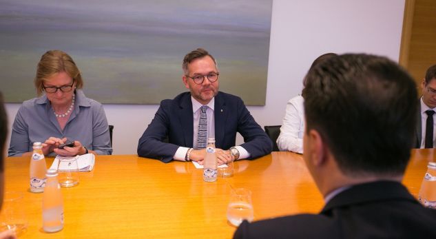 Basha takon ministrin gjerman